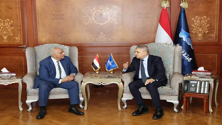 أسامة ربيع: رصدنا زيادة في عبور سفن الحاويات بقناة السويس
