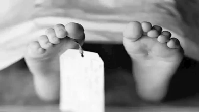 أمهم كانت في جنازة أحد أقاربها.. وفاة طفل وإصابة آخر إثر سقوطهما بـ بئ