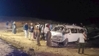 إصابة 11 شخصًا في انقلاب ميكروباص بطريق الخارجة–أسيوط
