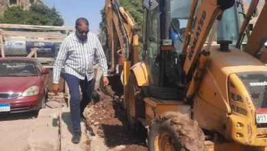 إصلاح كسر بخط مياه أمام مستشفى بهتيم المركزي