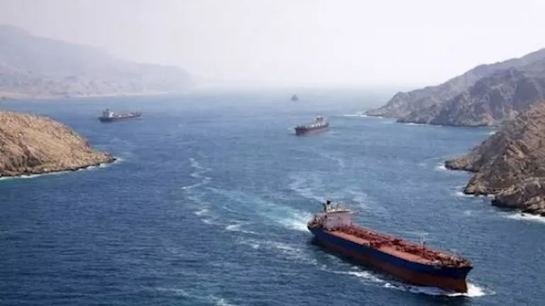 إيران تعلن إنشاء ممر ملاحي آمن في مضيق هرمز