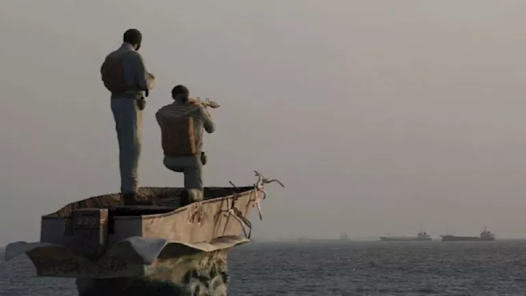 إيران و"النورماندي الاقتصادي": من يتحمل أكثر.. من ينهار أولًا؟
