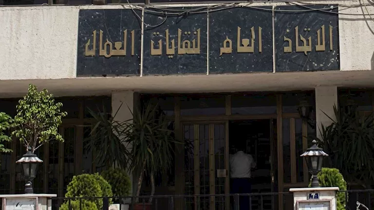 اتحاد العمال يطالب بمراجعة شاملة لمنظومة نقل العمال بعد حادث الدواويس
