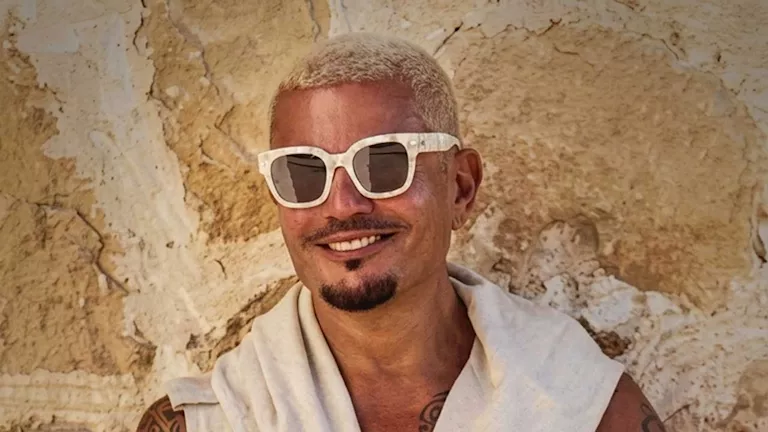 الجمهور يستعد لملاقاة عمرو دياب في أولى حفلات "يلا ساحل"