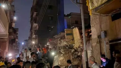 الدفع بـ10 سيارات إسعاف لموقع عقار زفتى المنهار.. واستمرار البحث عن ضح