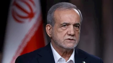 الرئيس الإيراني يؤكد صعوبة التواصل مع مجتبي خامنئي