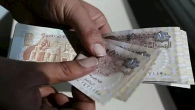انخفاض المعروض النقدي في مصر.. هل هو انكماش حقيقي أم تأثير لسعر الصرف؟