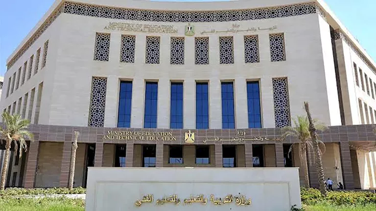 بعد جدل السوشيال ميديا.. التعليم تكشف حقيقة طرح مناهج البكالوريا المصر
