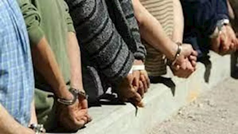 بمفتاح مصطنع.. حبس 4 عاطلين بتهمة سرقة خزينة ومشغولات ذهبية بأبو النمر