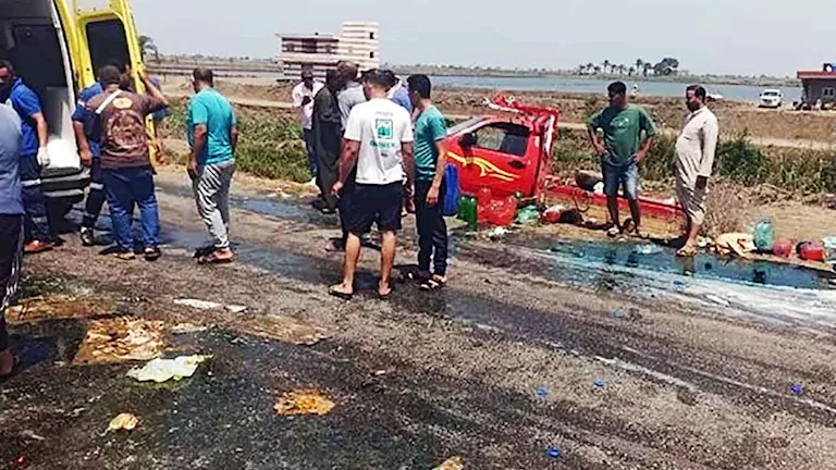 جثتان و8 مصابين في حادث عمال مزارع العنب بالمنيا
