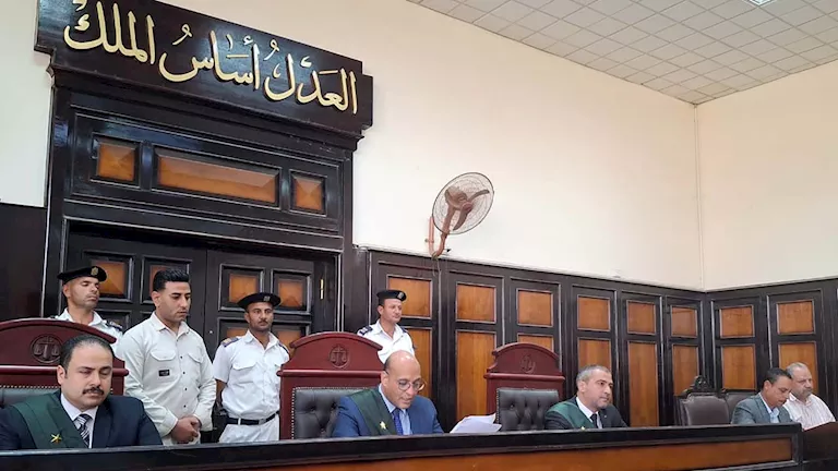 جنايات أسيوط تعاقب فنيًا في قضية مخدرات وحيازة سلاح | ضي النهار جنايات أسيوط تعاقب فنيًا في قضية مخدرات وحيازة سلاح
