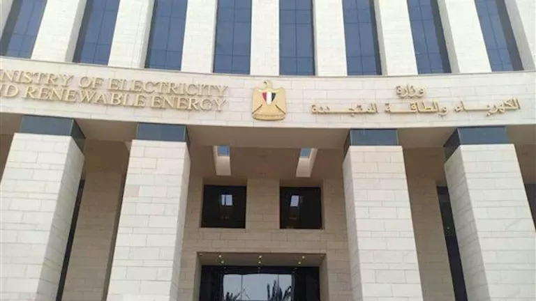 خط كهرباء جديد لتغذية للقطار السريع في مطروح
