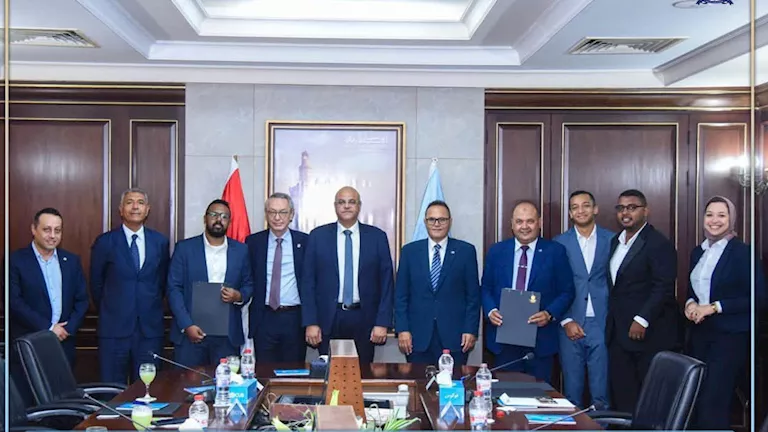 رجال أعمال إسكندرية توقع بروتوكول تعاون لإعادة تدوير المخلفات