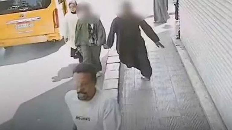 "سرقها وهرب".. لص يستولي على أموال سيدة أمام بنك في قنا