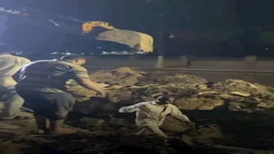 شفط المياه واستبدال ماسورة مكسورة بمحيط معبد الأقصر