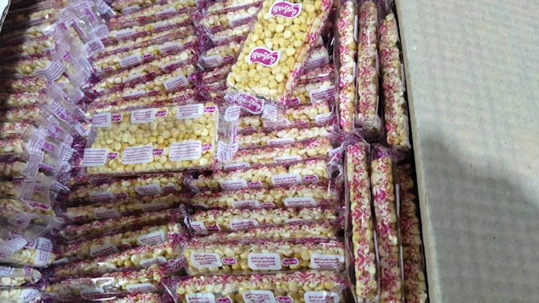 ضبط 30 طن حلوى مولد فاسدة داخل مصنعين بالإسكندرية - صور