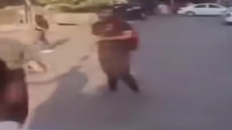 فيديو يوثق محاولة هرب المتهم بقتل والده قبل القبض عليه
