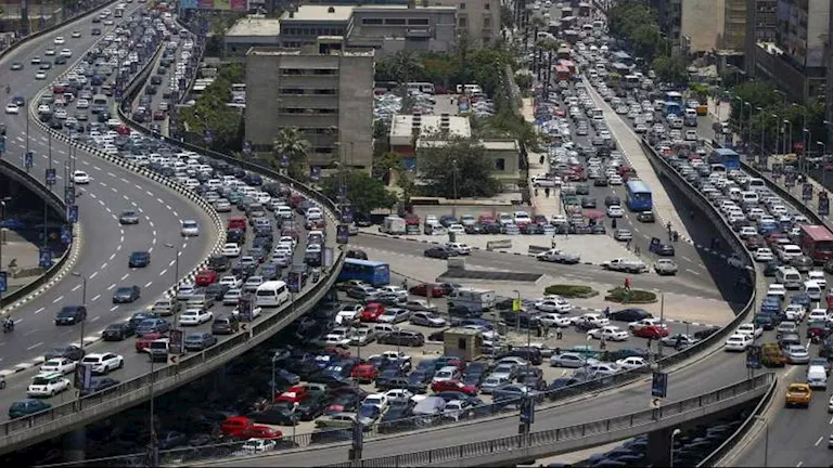 كثافات متحركة صباحًا بشوارع القاهرة والجيزة.. تعرف على الحالة المرورية