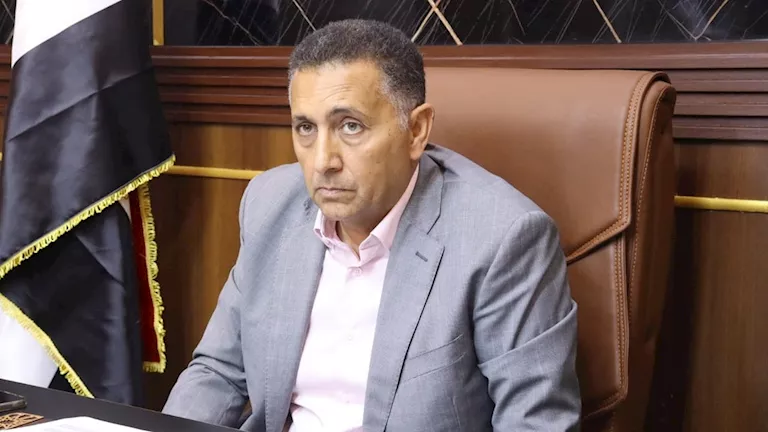 محافظ القليوبية يتابع وفاة عامل أثناء إزالة عقار مخالف بطوخ