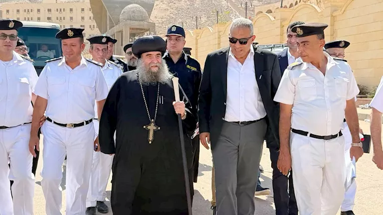 مدير أمن أسيوط يهنئ الأنبا يوأنس بصوم العذراء ويتفقد تأمين دير درنكة | ضي النهار مدير أمن أسيوط يهنئ الأنبا يوأنس بصوم العذراء ويتفقد تأمين دير درنكة