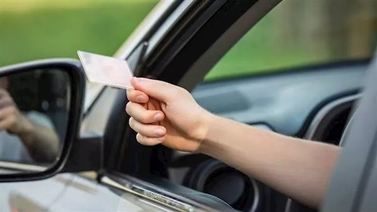 من إيصال السحب إلى سداد المخالفة.. 4 خطوات لاسترداد رخصة القيادة | ضي النهار من إيصال السحب إلى سداد المخالفة.. 4 خطوات لاسترداد رخصة القيادة