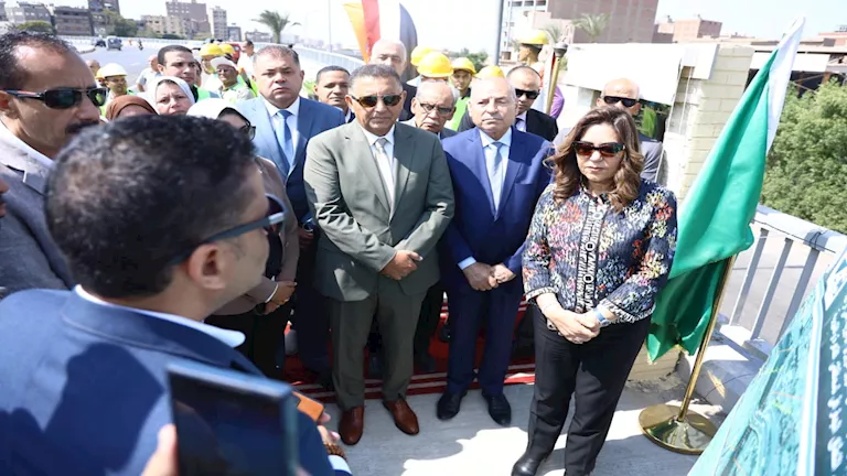 وزيرة التنمية المحلية ومحافظا القليوبية والقاهرة يفتتحون تطوير كوبري ا