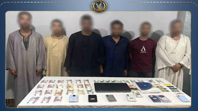 6 دجالين على السوشيال.. ضبط تشكيل عصابي للنصب على المواطنين في أسيوط