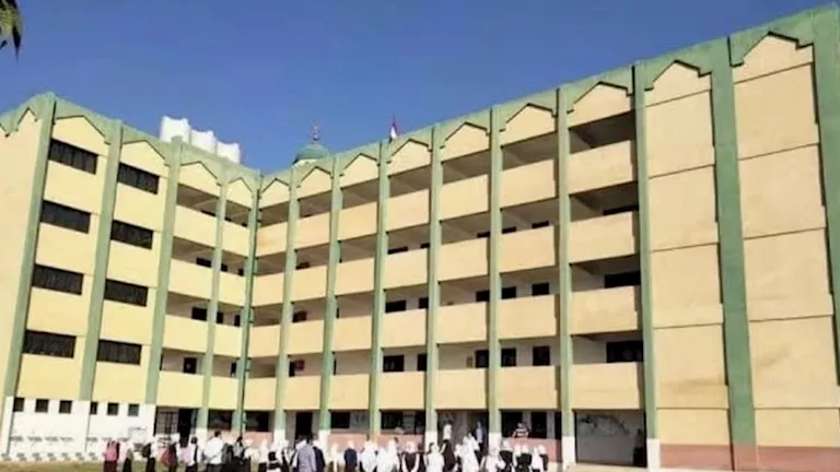 أسرة تتبرع بـ 12 قيراطًا لإقامة معهد أزهري ومسجد على روح والدهم بالمنو