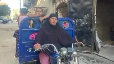 أم شعبان تعمل على "تروسيكل" لإعالة أسرتها بالفيوم