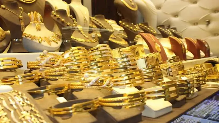الذهب قرب أدنى مستوى في 7 أسابيع قبل بيانات أمريكية | ضي النهار الذهب قرب أدنى مستوى في 7 أسابيع قبل بيانات أمريكية