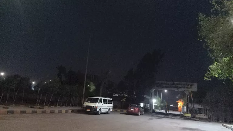 السيطرة على حريق مركب بحري تحت الإنشاء بشركة تصنيع في السويس