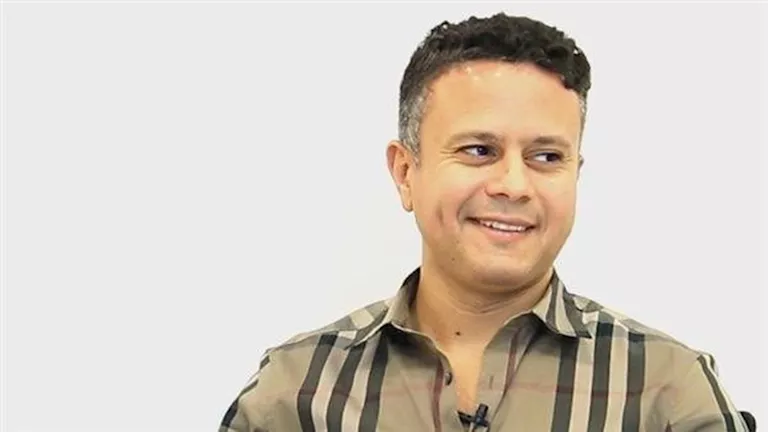 بسبب موعد طرح الأغنية.. محمد حامد يوضح تفاصيل أزمة "ريد فلاج" I’ll pop