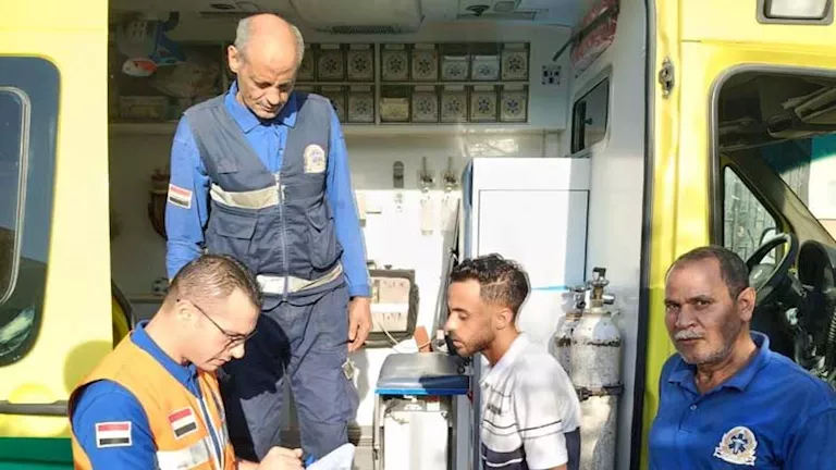 بعد حادث بنها.. سائق ومسعف يعيدان 115 ألف جنيه وهاتف آيفون لصاحبه - صو