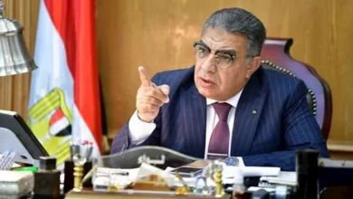 بكاء محافظ الدقهلية بعد دعاء سيدة فائزة بقرعة الحج بالمنصورة