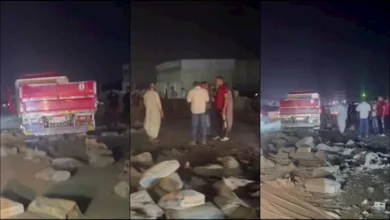 جرار زراعي يصطدم بسيارة نصف نقل ويسقط حمولة أسمنت بطريق بنها ـ صور
