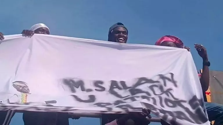 جماهير جنوب السودان تهاجم محمد صلاح برسالة في المدرجات | ضي النهار جماهير جنوب السودان تهاجم محمد صلاح برسالة في المدرجات