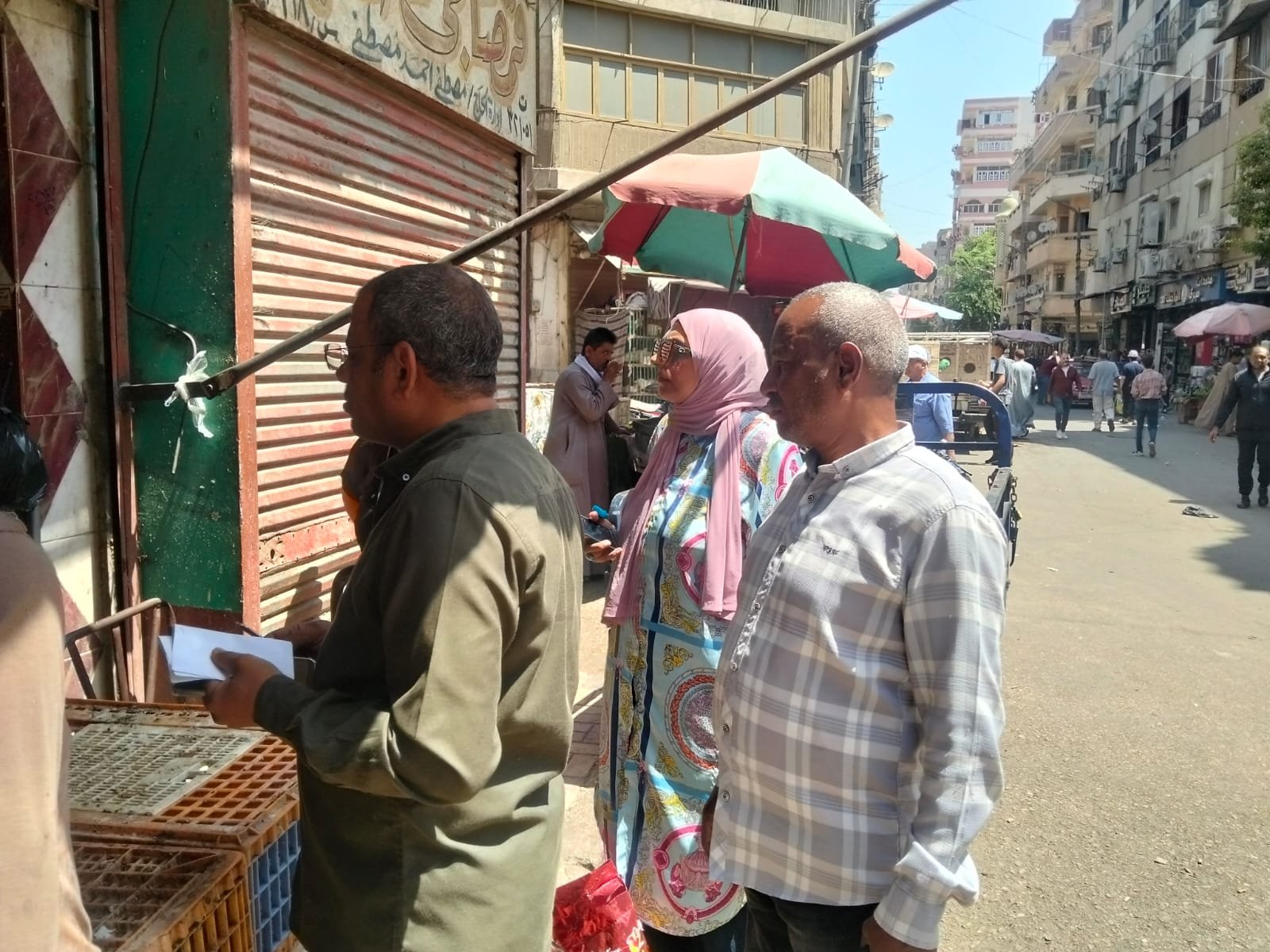 استهدفت النميس والوليدية وشارع رياض.. محافظ أسيوط يشدد على تطبيق القانون واستمرار حملات رفع الإشغالات بحي شرق | ضي النهار حملات مكثفة لرفع الإشغالات والتعديات بحي شرق واستعادة الانضباط بالشوارع والميادين 1
