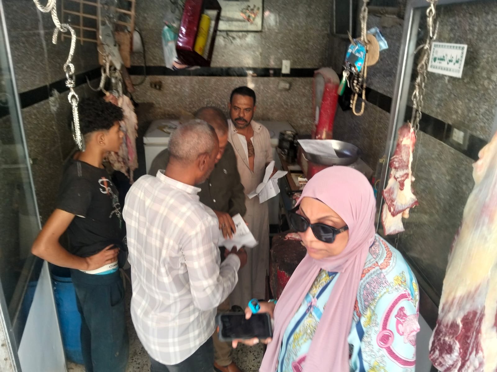 استهدفت النميس والوليدية وشارع رياض.. محافظ أسيوط يشدد على تطبيق القانون واستمرار حملات رفع الإشغالات بحي شرق | ضي النهار حملات مكثفة لرفع الإشغالات والتعديات بحي شرق واستعادة الانضباط بالشوارع والميادين 10