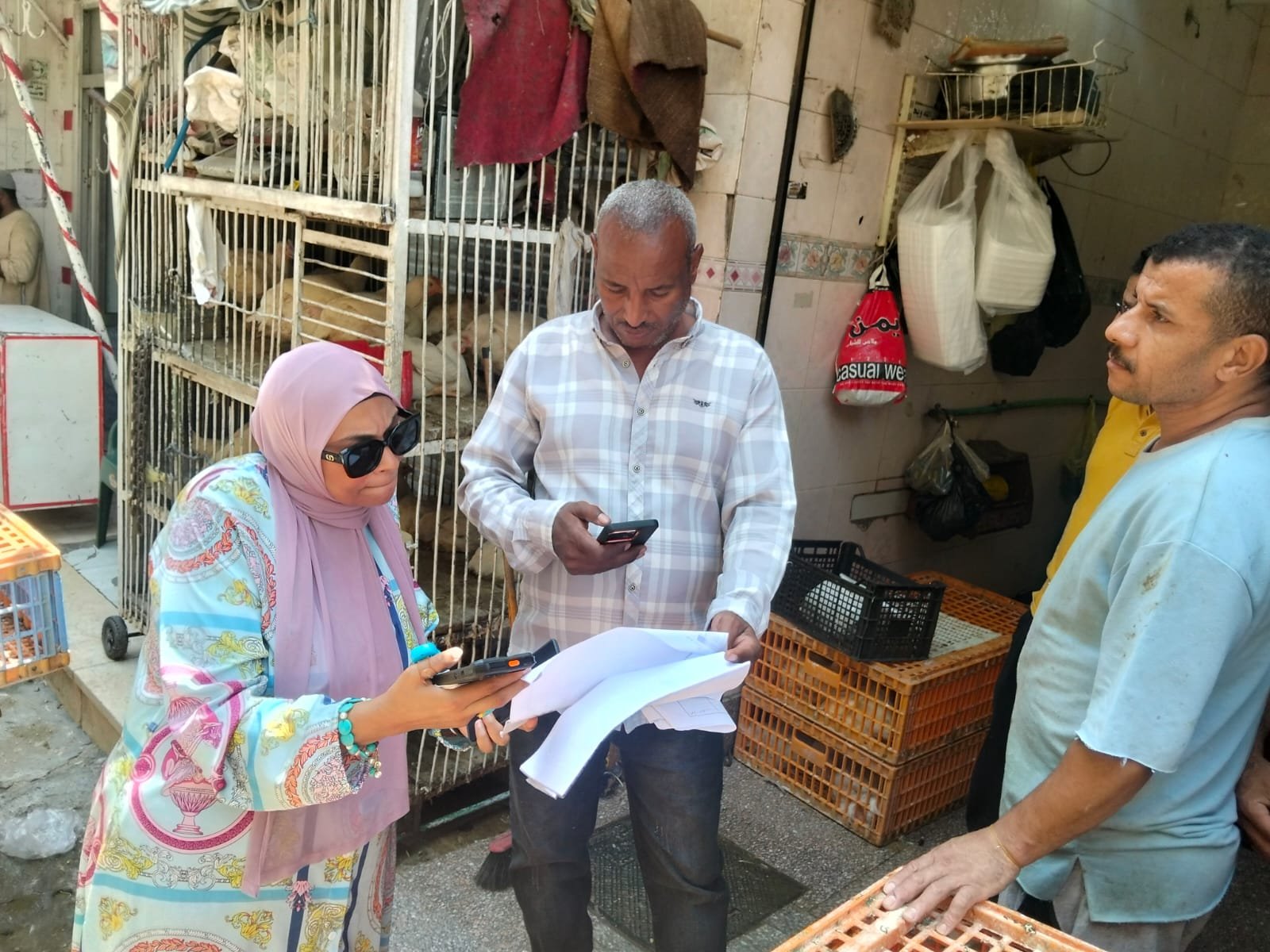 استهدفت النميس والوليدية وشارع رياض.. محافظ أسيوط يشدد على تطبيق القانون واستمرار حملات رفع الإشغالات بحي شرق | ضي النهار حملات مكثفة لرفع الإشغالات والتعديات بحي شرق واستعادة الانضباط بالشوارع والميادين 11
