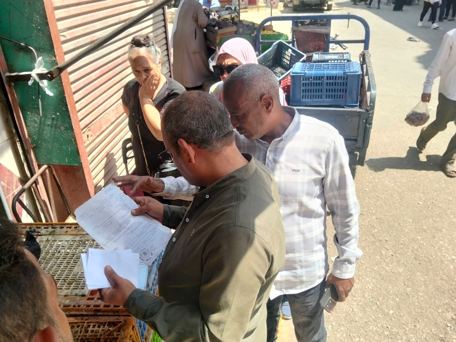 استهدفت النميس والوليدية وشارع رياض.. محافظ أسيوط يشدد على تطبيق القانون واستمرار حملات رفع الإشغالات بحي شرق | ضي النهار حملات مكثفة لرفع الإشغالات والتعديات بحي شرق واستعادة الانضباط بالشوارع والميادين 3