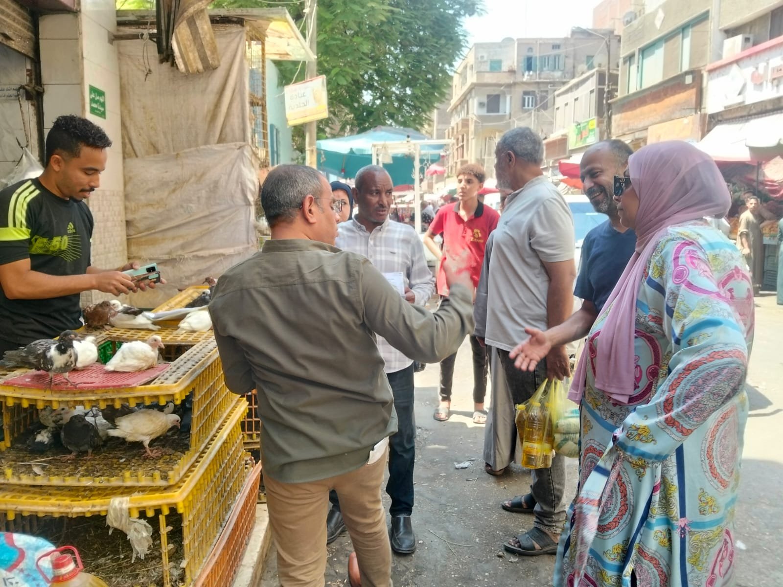 استهدفت النميس والوليدية وشارع رياض.. محافظ أسيوط يشدد على تطبيق القانون واستمرار حملات رفع الإشغالات بحي شرق | ضي النهار حملات مكثفة لرفع الإشغالات والتعديات بحي شرق واستعادة الانضباط بالشوارع والميادين 7