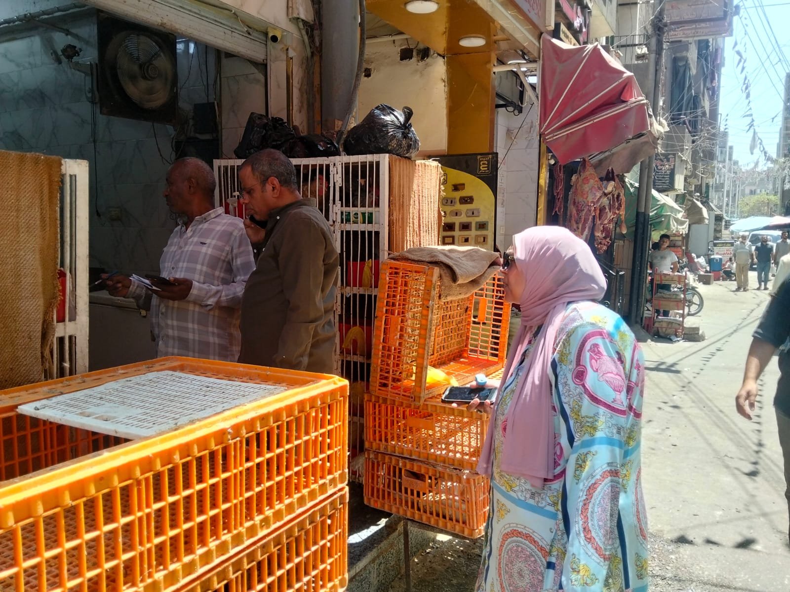 استهدفت النميس والوليدية وشارع رياض.. محافظ أسيوط يشدد على تطبيق القانون واستمرار حملات رفع الإشغالات بحي شرق | ضي النهار حملات مكثفة لرفع الإشغالات والتعديات بحي شرق واستعادة الانضباط بالشوارع والميادين 8