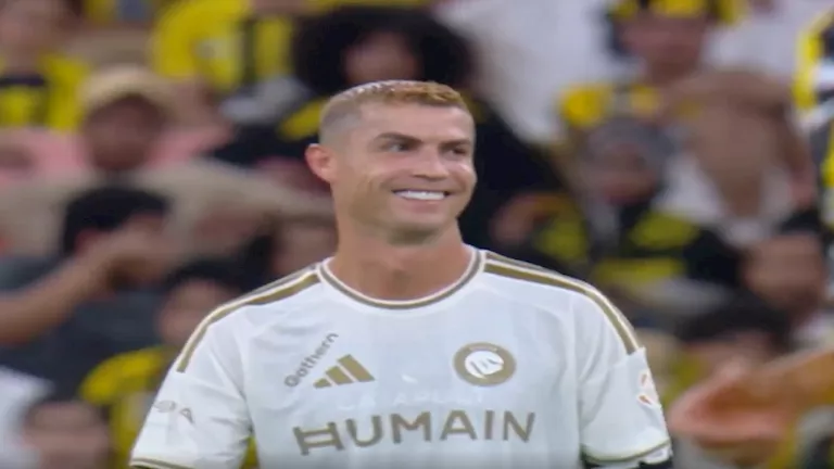 رد فعل من رونالدو بعد الهتافات العنصرية تجاه مواطنه في الدوري السعودي