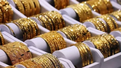 سعر الذهب عالميًا يعمق خسائره ويهبط بنحو 2%