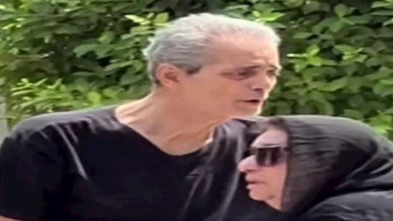 سيف أبو النجا يظهر بملامح حزينة في جنازة ابنته ياسمين