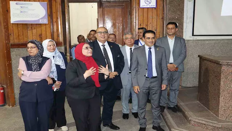 صور.. نواب رئيس جامعة القاهرة يتفقدون كليات التجارة والعلوم والهندسة