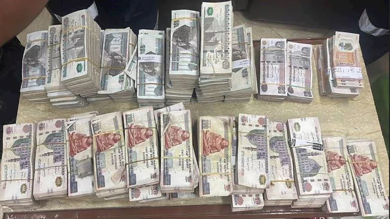 ضبط قضايا اتجار بالنقد الأجنبي و13 طن دقيق خلال حملات أمنية مكثفة