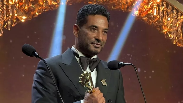عمرو سعد يحتفل بجائزة موريكس دور ويكشف تفاصيل عمله الرمضاني المقبل