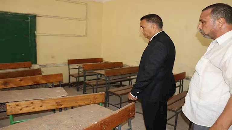 كواليس حوار ساخن بين محافظ القليوبية ومديرة مدرسة: دفعت من جيبي