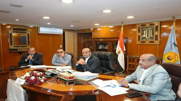 محافظ أسيوط يترأس اختبارات المتقدمين لشغل وظيفتين قياديتين بمديرية الز